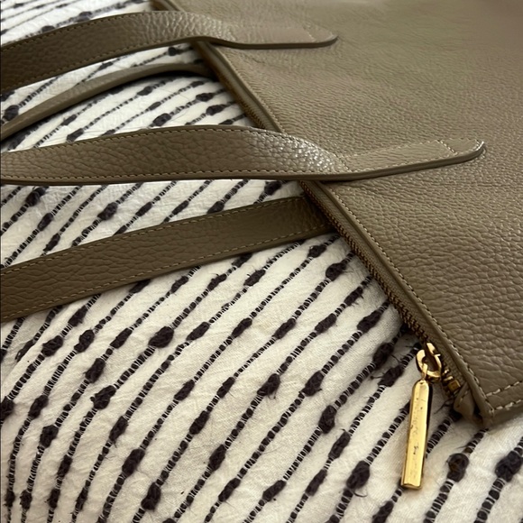 CUYANA Elegant Taupe LEATHER Tote Bag - Picture 9 of 16